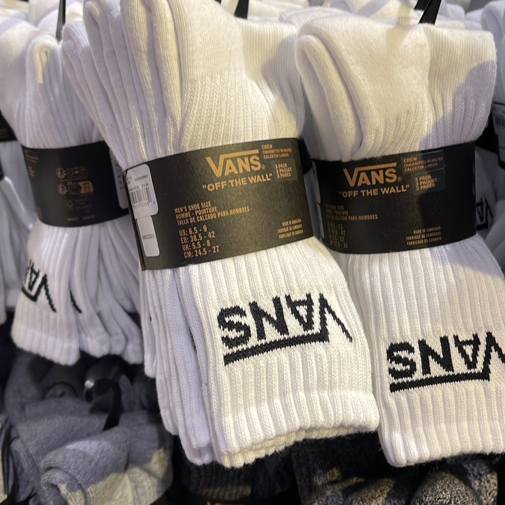 Vans Socks 3 pairs set CREW VANS.
"OFF THE WALL" White/White
NWT